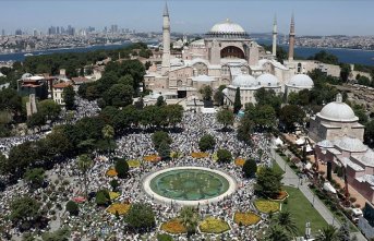 Ayasofya-i Kebir Cami-i Şerifi'ndeki ilk cuma namazı dünya basınında yankı buldu