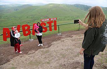 İZOLE TATİLİN ALTERNATİF ADRESLERİ YAYLALAR - Menderesleriyle ünlü Perşembe Yaylası'na ziyaretçi akını