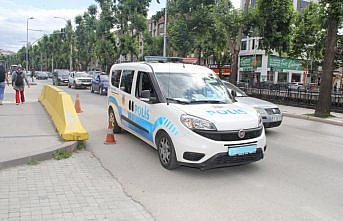 Trafikte telefonla konuşan polis memuruna ceza kesildi