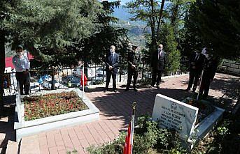 Artvin Valisi Doruk'tan şehitlik ziyareti