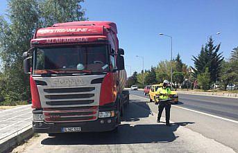 Bolu'da tırın çarptığı yaya yaralandı