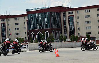 Çorum'da motorize polislerden akrobasi gösterisi