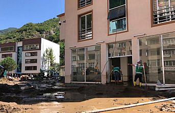 Dereli'de selin enkazı kaldırılıyor