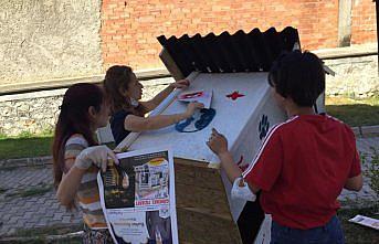 Hamamözün'de sokak hayvanları için kulübe