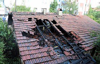 Karabük'te bir evin çatısında çıkan yangın söndürüldü