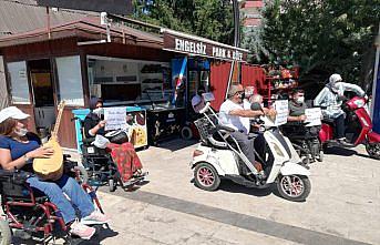 Tokat'ta engelliler koronavirüs tedbirlerine uymayanları protesto etti