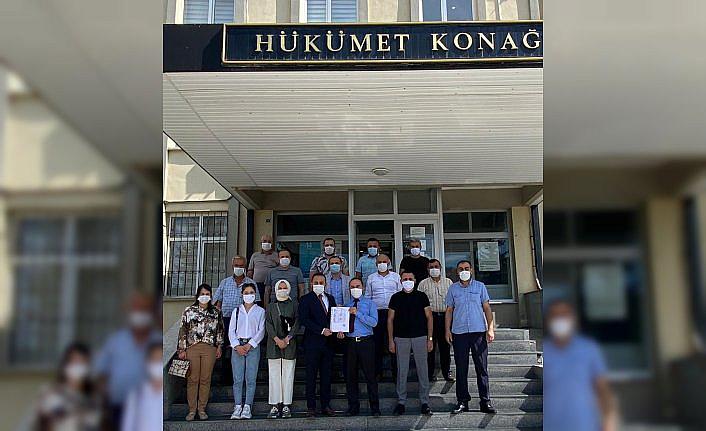 AK Parti Kavak İlçe Başkanı Onur mazbatasını aldı