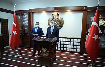 Bakan Karaismailoğlu AK Parti Rize İl Başkanlığını ziyaret etti: