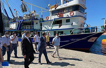 Bartın Valisi Güner’den balıkçı barınağında inceleme