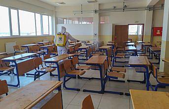 Canik Belediyesi KPSS öncesi okulları dezenfekte etti