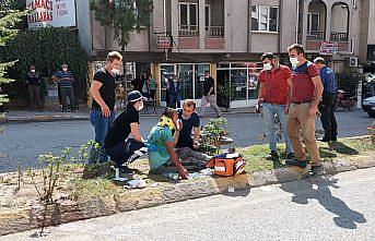 Gümüşhacıköy'de motosiklet yayaya çarptı: 2 yaralı