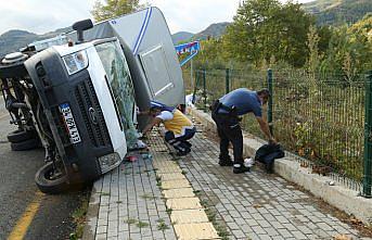 Kastamonu'da kamyonetin devrilmesi sonucu 3 kişi yaralandı