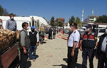Kastamonu'da sarımsak pazarında koronavirüs denetimi yapıldı