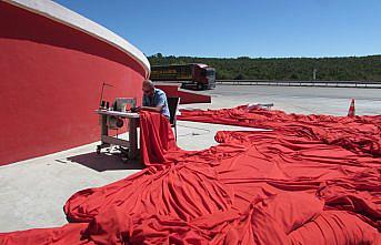 Kavak'ta dev Türk bayrağı bakıma alındı