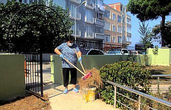 Sinop’ta sokağın ve caminin gönüllü temizlikçisi 
