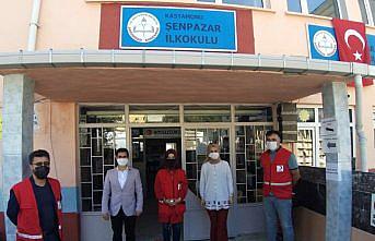 Türk Kızılaydan birinci sınıf öğrencilerine çanta hediyesi