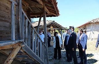 Vali Dağlı Ladik ilçesini ziyaret etti