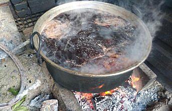 Çam kozalağından üretilen pekmez ilgi görüyor