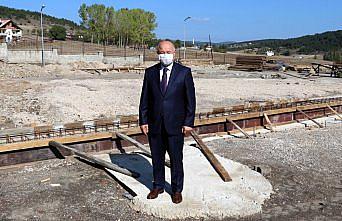 Eflani, sentetik yüzeyli kapalı halı sahaya kavuşuyor