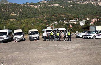 Jandarmadan okul servislerine Kovid-19 denetimi