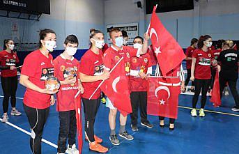 Kastamonu Belediyespor Kadın Hentbol Takımı'ndan anlamlı davranış