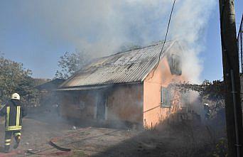 Samsun'da evde çıkan yangın okula sıçramadan söndürüldü