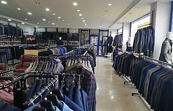 Takım elbise çalan şüpheli otostop çektiği polis tarafından yakalandı