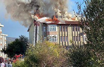 Tokat'ta çatı yangını hasara neden oldu