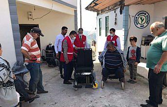 Türk Kızılay'dan Rize'de tekerlekli sandalye yardımı