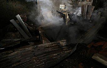 Yusufeli'nde çıkan yangında 2 ev zarar gördü