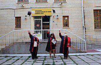 52 yaşında meslek lisesinden mezun olmanın mutluluğunu yaşıyor