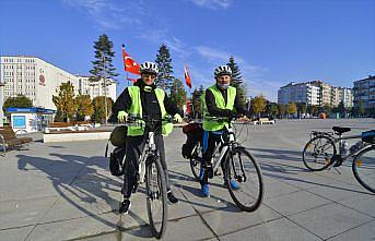 Atatürk'e saygı için Samsun'dan Ankara'ya pedal çeviren bisikletliler Çorum'u geçti