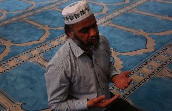 Atina'nın ilk camisi ibadete açıldı