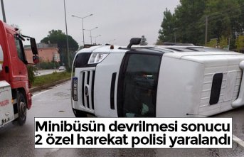 Minibüsün devrilmesi sonucu 2 özel harekat polisi yaralandı