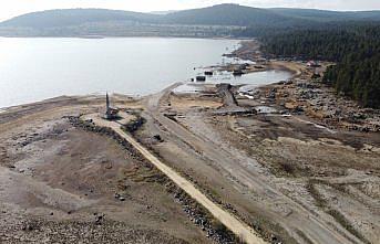 Seben Gölü'nün suları çekilince eski yapılar ortaya çıktı