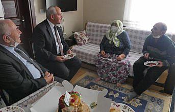 Trabzon'da belediye ekiplerinden 75 yaşındaki kadına doğum günü sürprizi