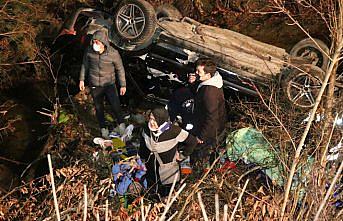 Bolu'da dereye devrilen otomobilde yaralanan genç hastanede hayatını kaybetti