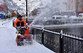 Doğu Karadeniz'deki 3 ilde kar nedeniyle 112 köy yolu ulaşıma kapandı