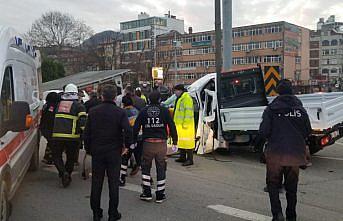 Giresun'da kamyonet otobüse çarptı: 2 yaralı