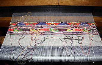 Hobi olarak başladığı keten dokuma işi ekmek kapısı oldu