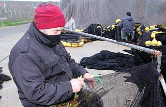 Karadeniz'de balıkçılar ağları 