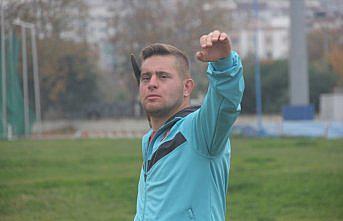 Kendisi gibi engelli insanların hayatına dokunarak şampiyon sporcular yetiştiriyor