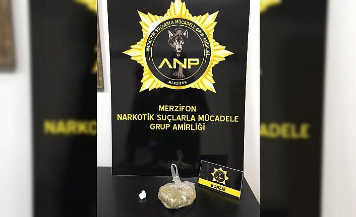 Merzifon'da şüphe üzerine durdurulan araçta uyuşturucu bulundu