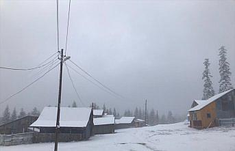 Sakarya, Bolu ve Kocaeli'de yüksek kesimler beyaza büründü