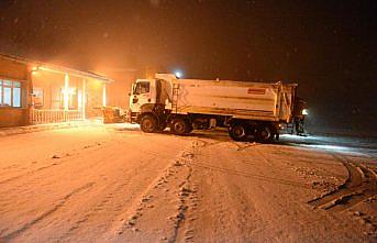 Tokat-Sivas kara yolunda kar ve tipi etkili oldu