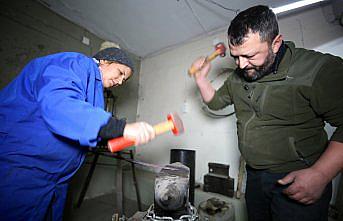 Ahşap ve çelik, usta çiftin elinde sanat eserine dönüşüyor