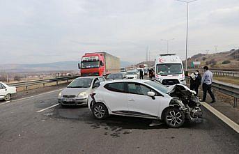 Anadolu Otoyolu'ndaki zincirleme trafik kazası ulaşımı aksattı