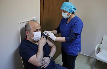 Karabük, Düzce, Bolu, Bartın ve Zonguldak'ta CoronaVac aşısı sağlık personeline uygulanmaya başlandı