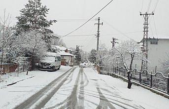 Kartalkaya ve Kartepe'de kar etkili oldu