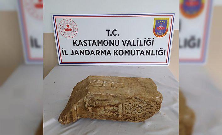 Kastamonu'da Helenistik döneme ait sunağı satmak isteyen kişi yakalandı